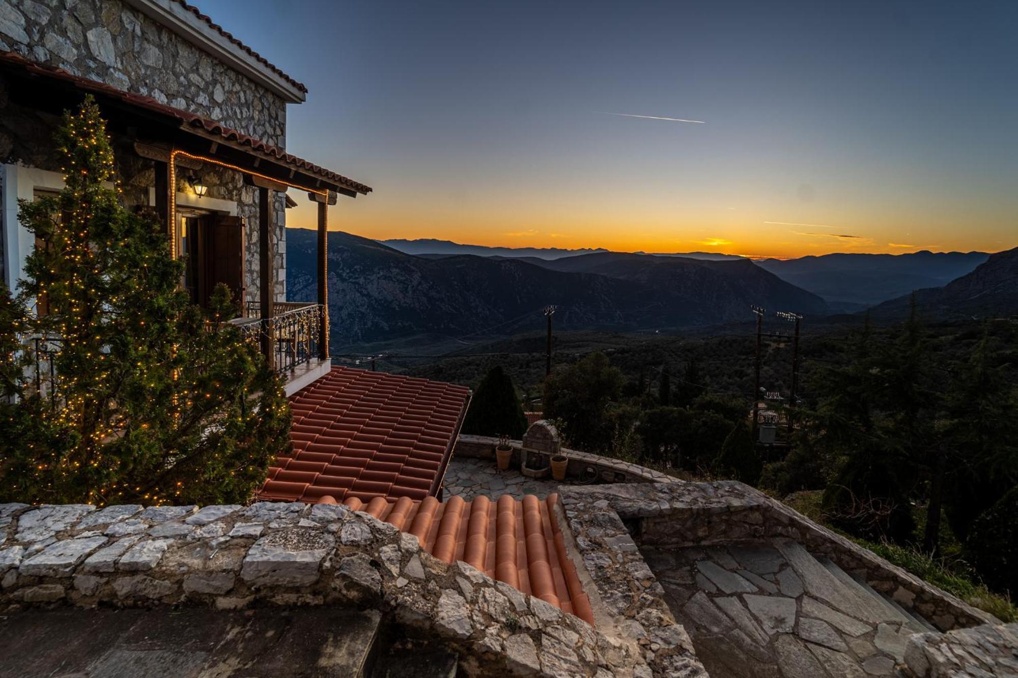 Rock Dandy Deluxe Chalet In Arachova - Delphi, Sauna, Prv Parking, Amazing View ภายนอก รูปภาพ